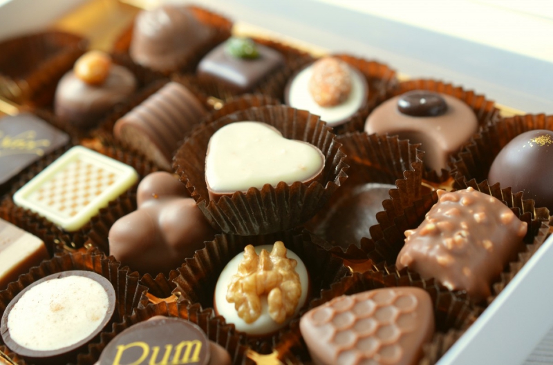 boulangerie-GATTIERES-min_chocolates_food_candy_calories_nibble_chocolate_heart-782043